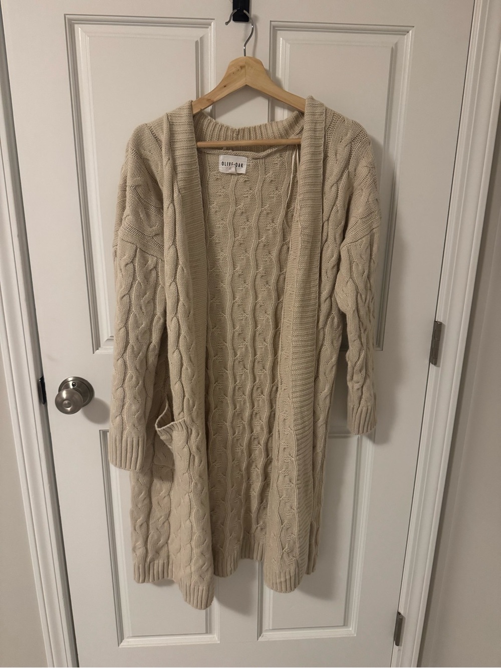 Olive & Oak Cream Cable-Knit Open Cardigan with Pockets